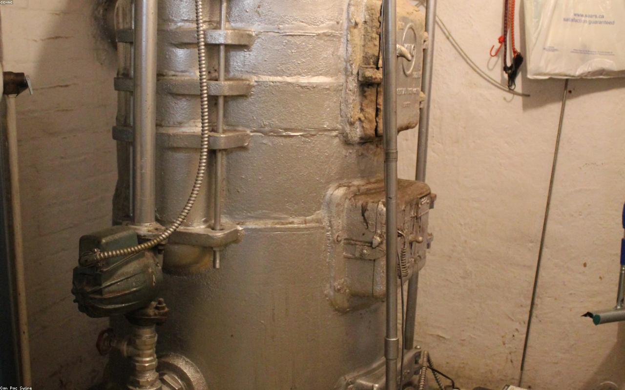 Hybrides Heizsystem im Technikraum