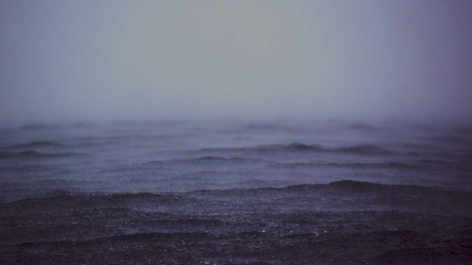 Außeneinheit einer Wärmepumpe am Bestandsgebäude